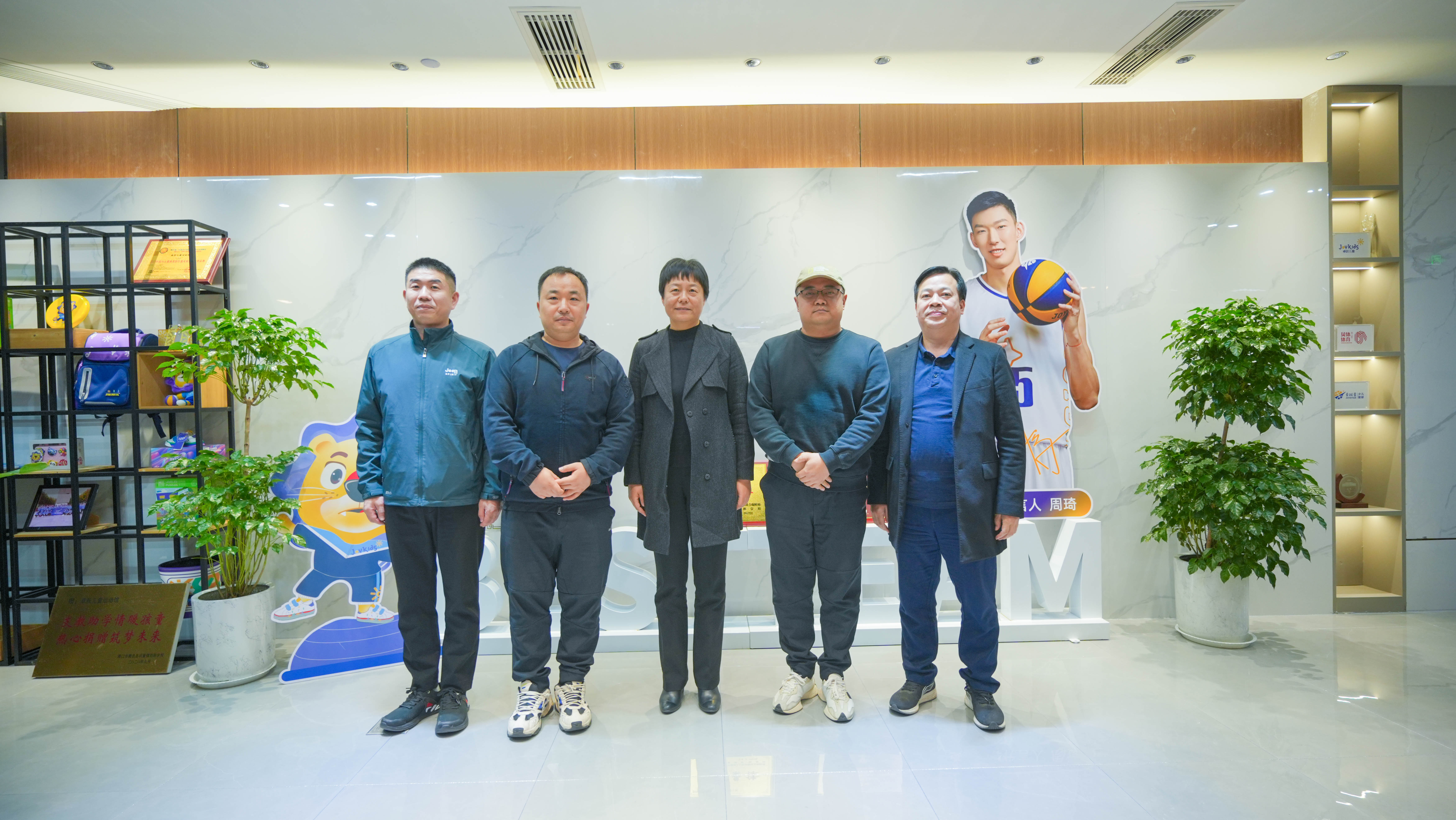 郑州市体育局党委书记、局长李雅一行，莅临J9旗舰厅体育调研指导